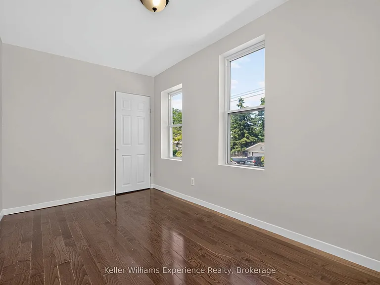 647 Ottawa St — Photo 24