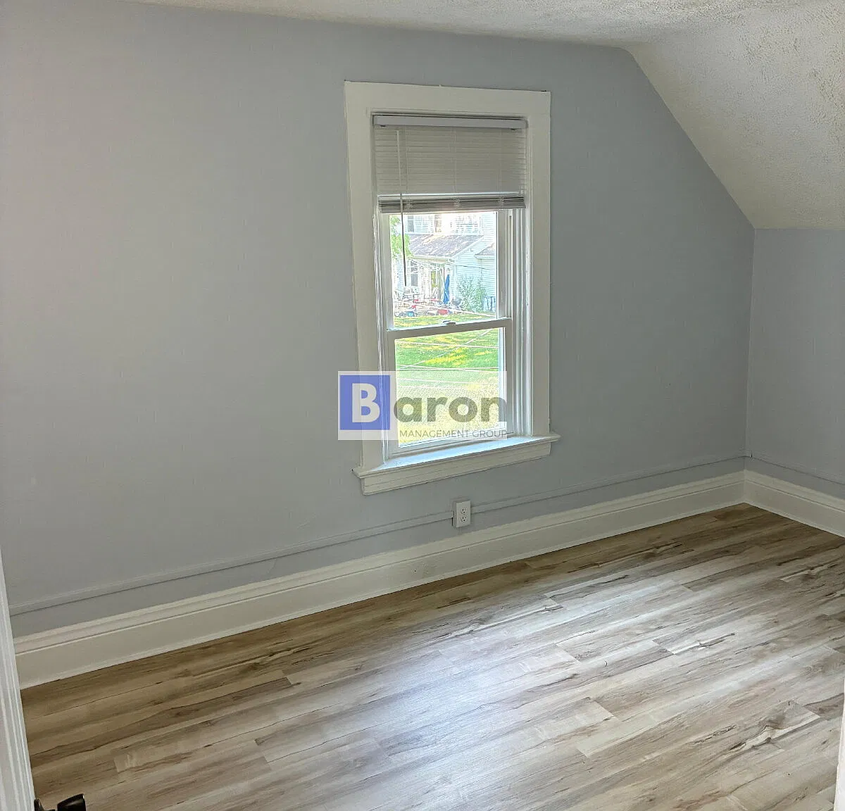 Spacious 4-Bedroom at 1411 High St!" — Photo 4