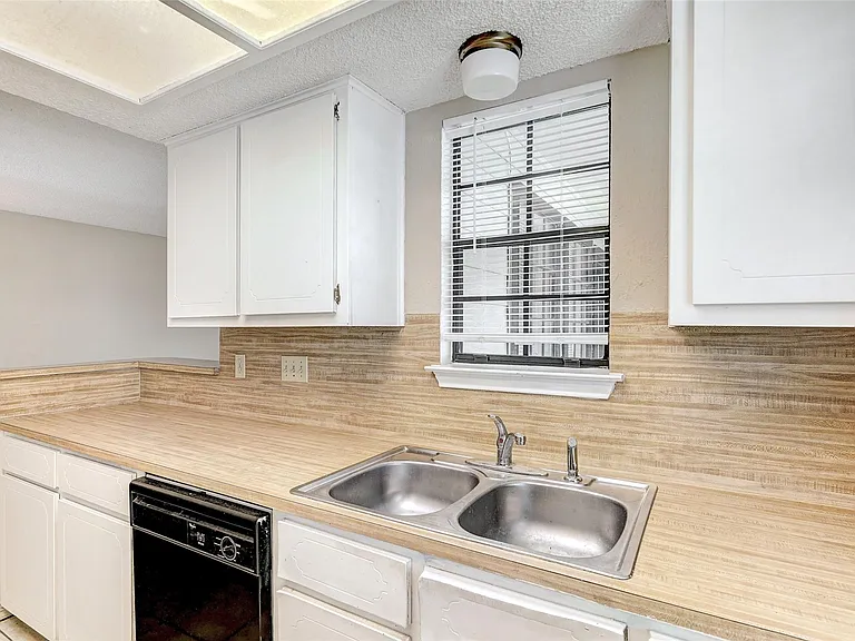 8704 Clearbrook Trl #A — Photo 15