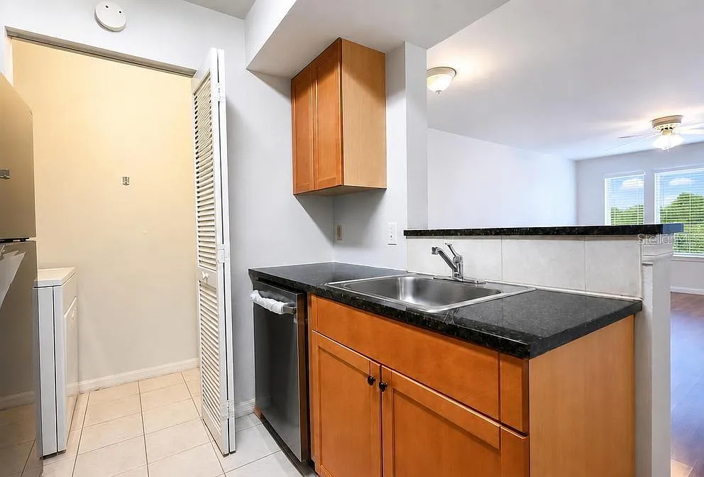 1 bed, 1.0 bath, 627 sqft, $1,299 — Photo 3