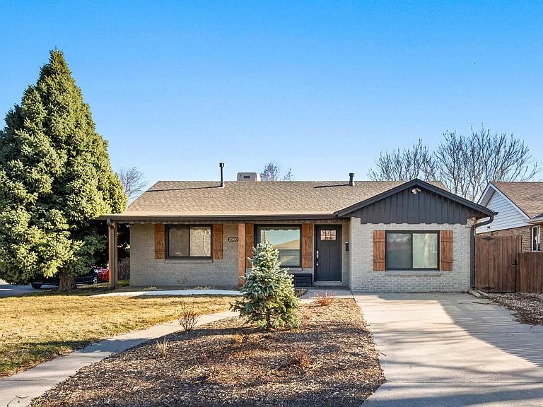 5560 E Thrill Pl — Photo 2