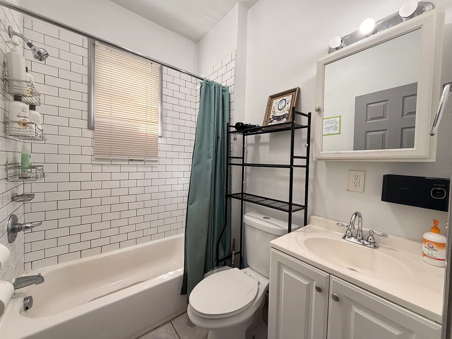 3 bed, 2.0 bath, $2,700 — Photo 4