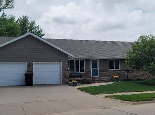 2 La Vista Rd, Kearney, NE 68845