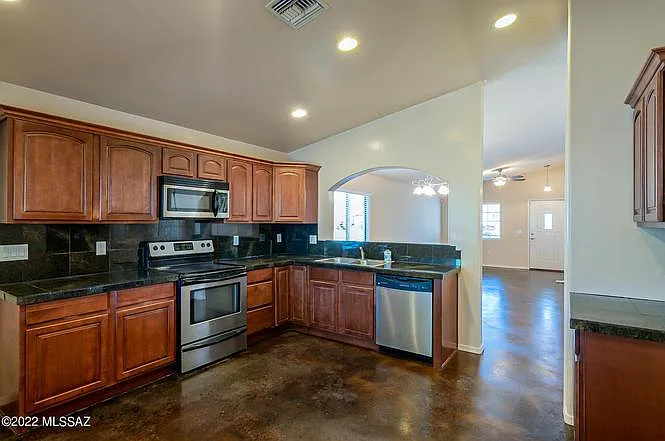 1133 E Hedrick Dr — Photo 12