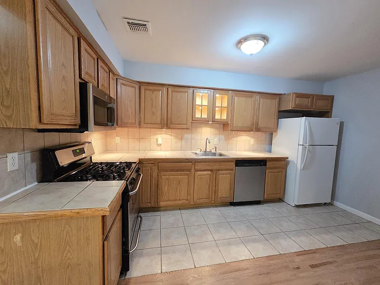 27 Jewett Ave #2 — Photo 11