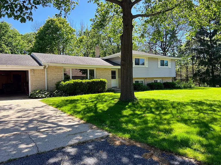 519 W Fransee Ln — Photo 1