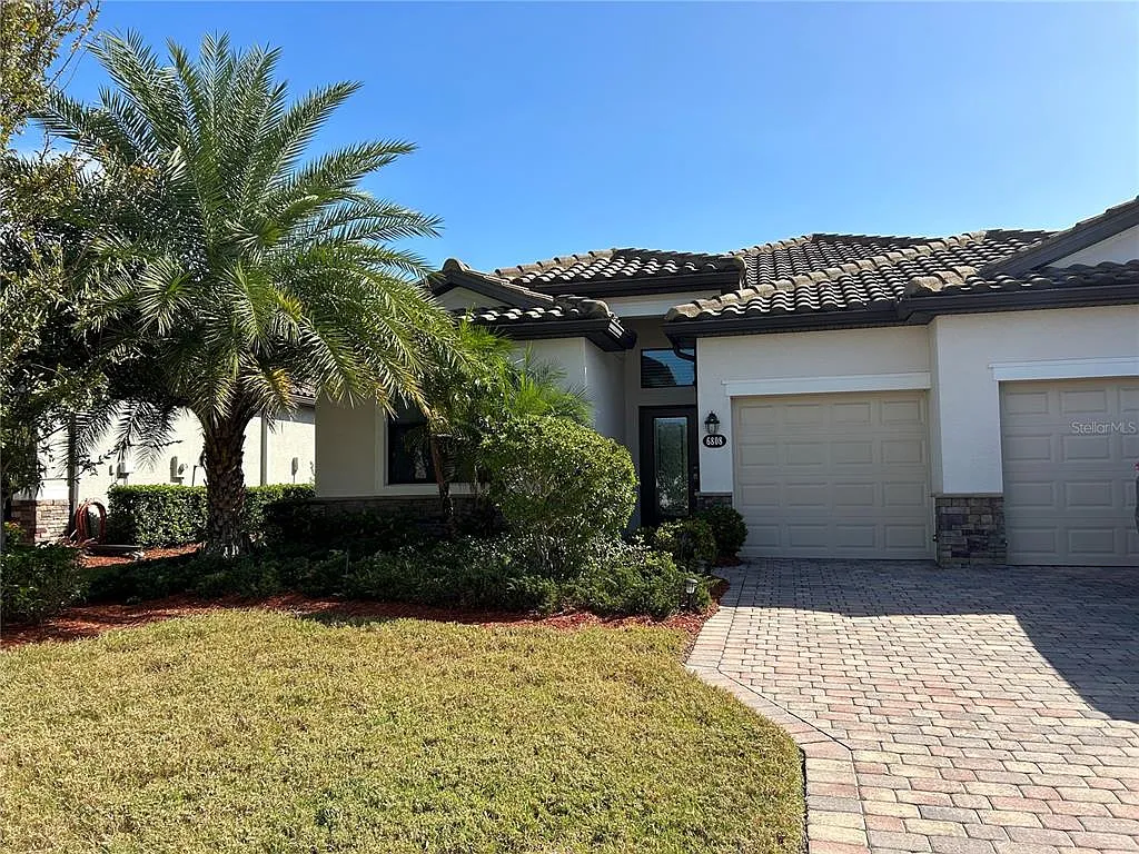 4 bed, 3.0 bath, 2287 sqft, $4,800 — Photo 2