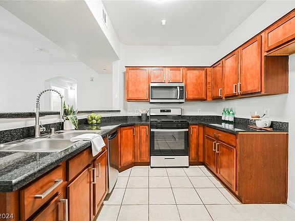 2nd image of 5855 Valley Dr Unit 1054