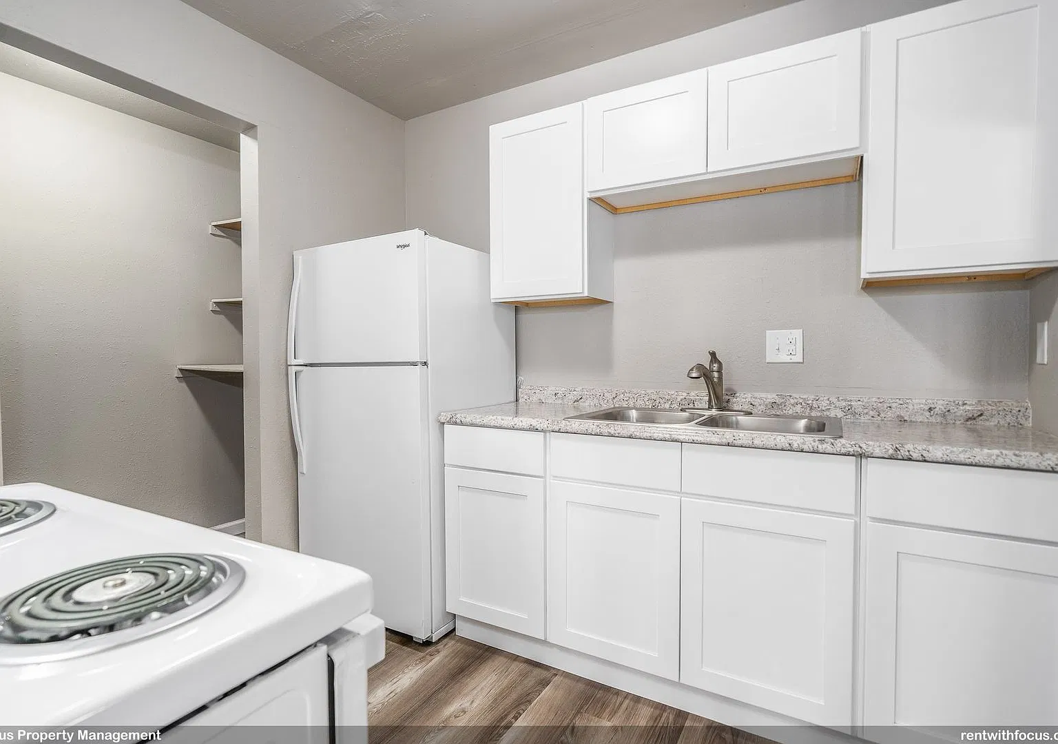 505 Oakridge Lane — Photo 2