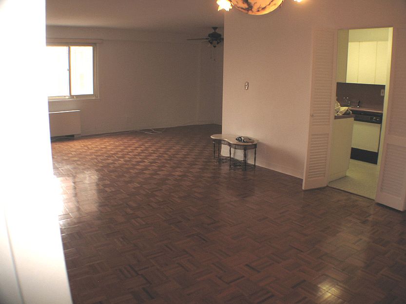 Living rm, entrance to K