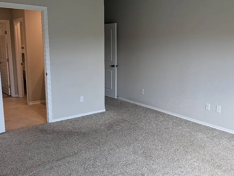 512 Comanche Dr — Photo 12