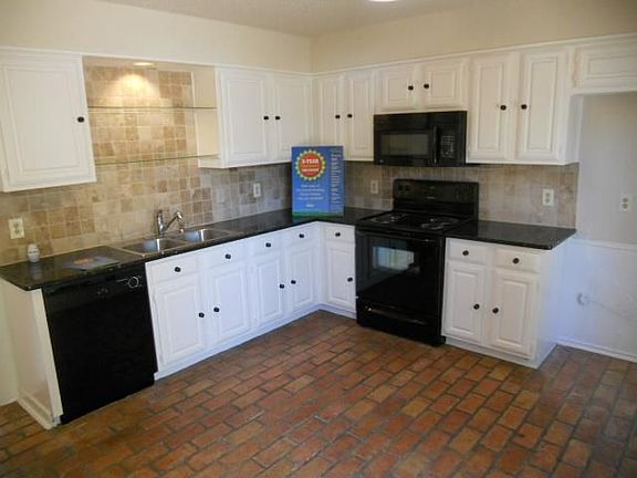 3rd image of 2131 Cordoba Dr