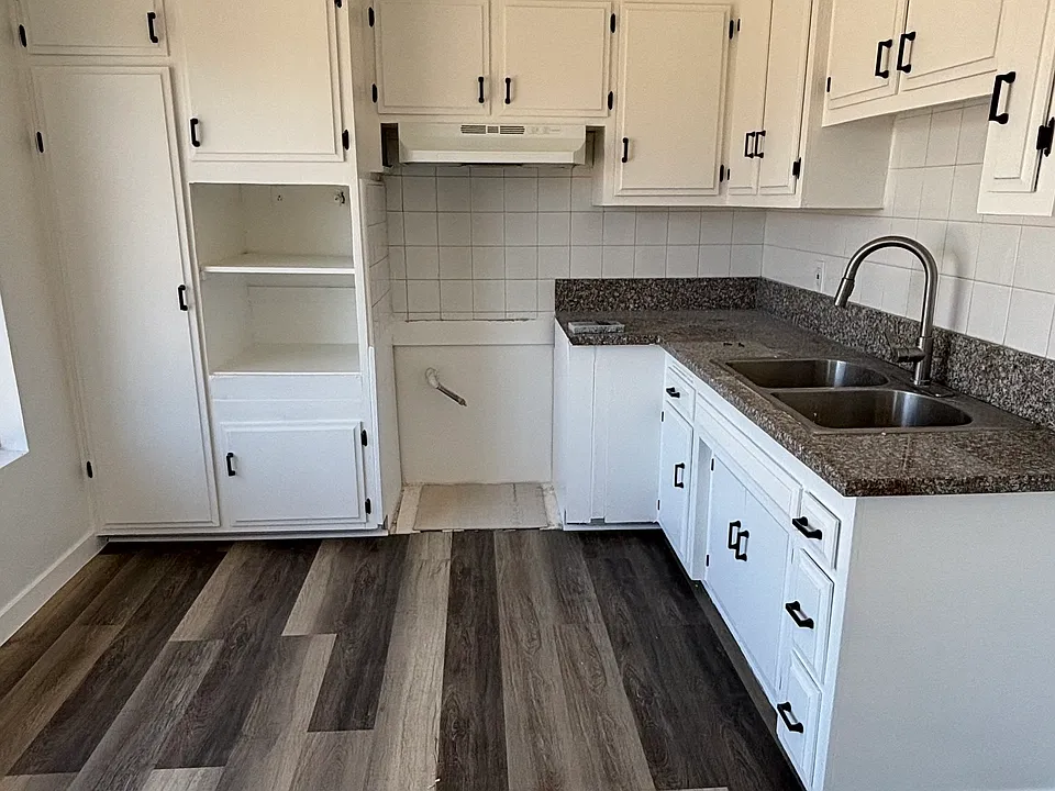 8816 Tobias Ave #4