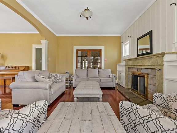 5th image of 811 3rd St