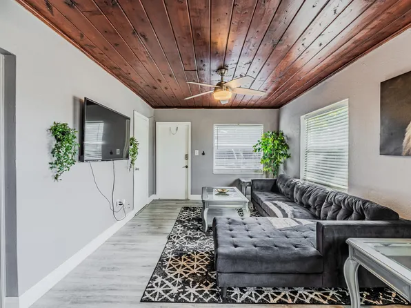 112 W 34th St APT 1, Riviera Beach, FL 33404