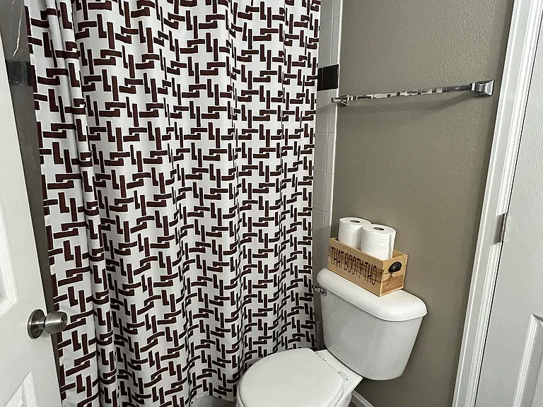 Main level bath