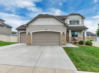 172 W Stillwater Dr, Saratoga Springs, UT 84045