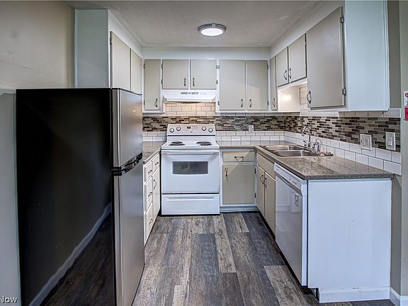 3rd image of 4634 Cox Dr #B