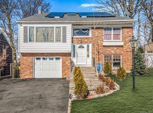 10 Patti Ln, Yonkers, NY