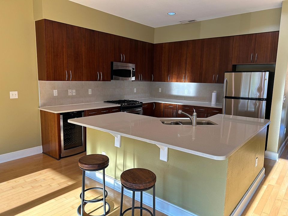1st image of 4521 Wornall Rd APT 213