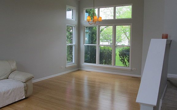 4th image of 826 Tallgrass Dr