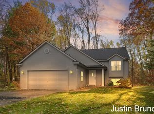 10811 Timberline Dr, Greenville, MI 48838