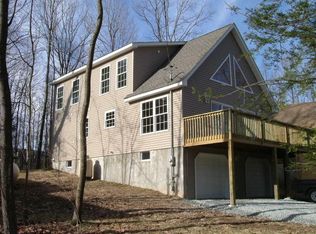 64 Lakeland Dr, Lake Ariel, PA 18436