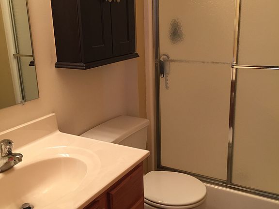 3rd image of 5615 S 82nd St
