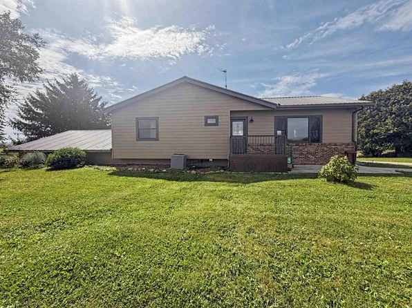 783 Larkin Dr, Dorchester, IA 52140