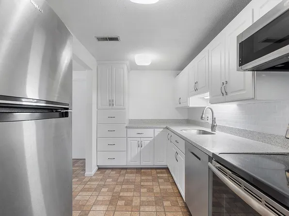3 Elm St APT 8, Acton, MA 01720