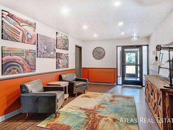4th image of 1009 13th Ave #104