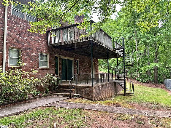 3rd image of 142 Millbrook Cir