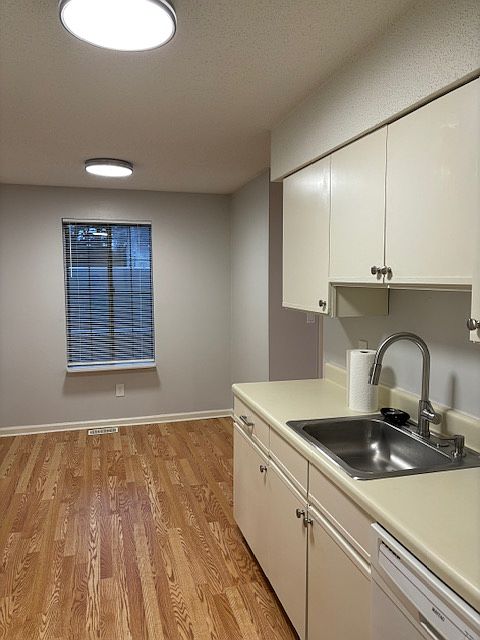Spacious, open kitchen with ample space for breakfast nook or dining room table (1/2)