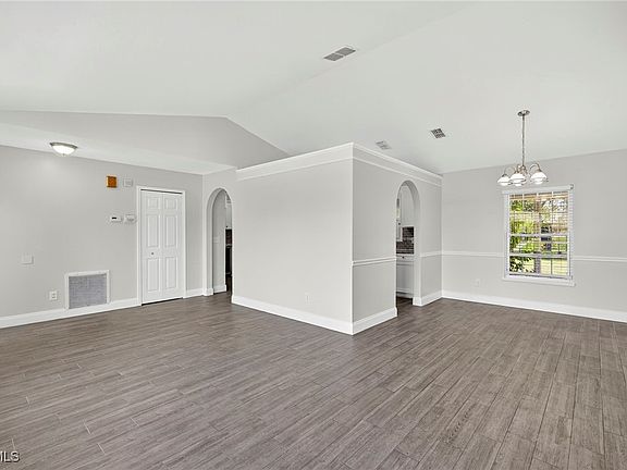 5th image of 4122 SW 14th Ave
