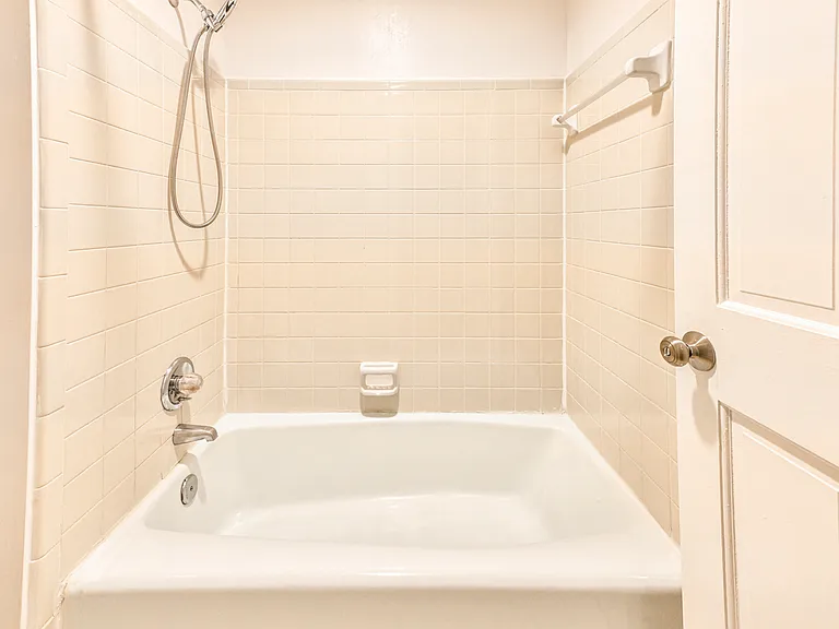 1369 E Rock Springs Rd NE — Photo 11