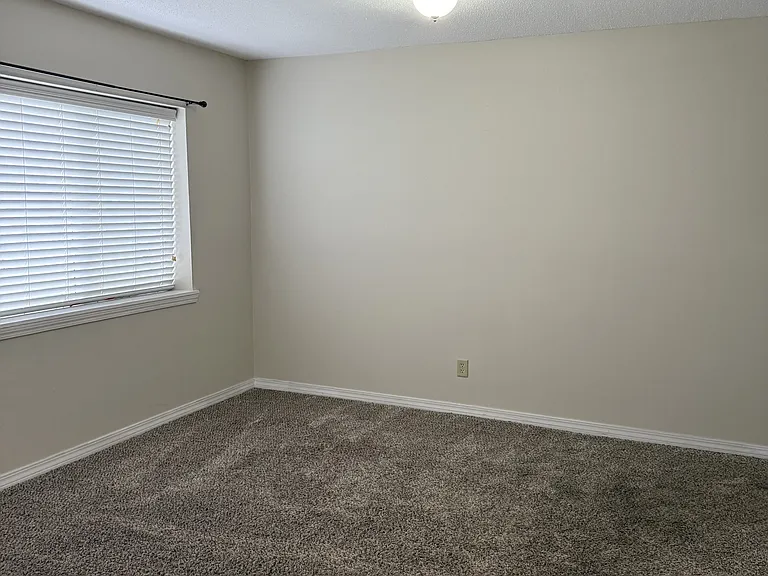 101 Old Ferry Rd #1-unit 8-B — Photo 5