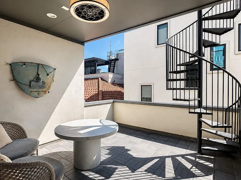 2211 Worthington St — Photo 29