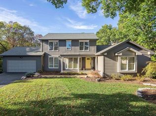 16417 Woodlodge Ct, Chesterfield, MO 63005