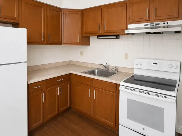 1066 S Cross St APT 4, Sycamore, IL 60178