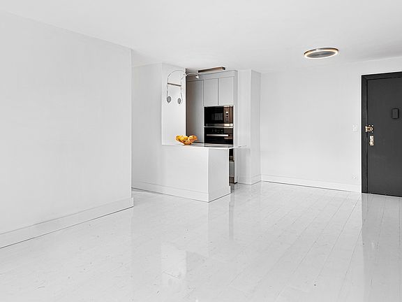 3rd image of 300 E 71st St APT 15C