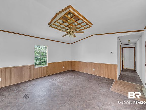 5th image of 102 Lark Ln