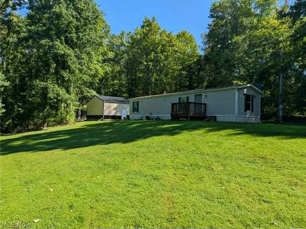 983 Wainwright Rd SE, New Philadelphia, OH 44663