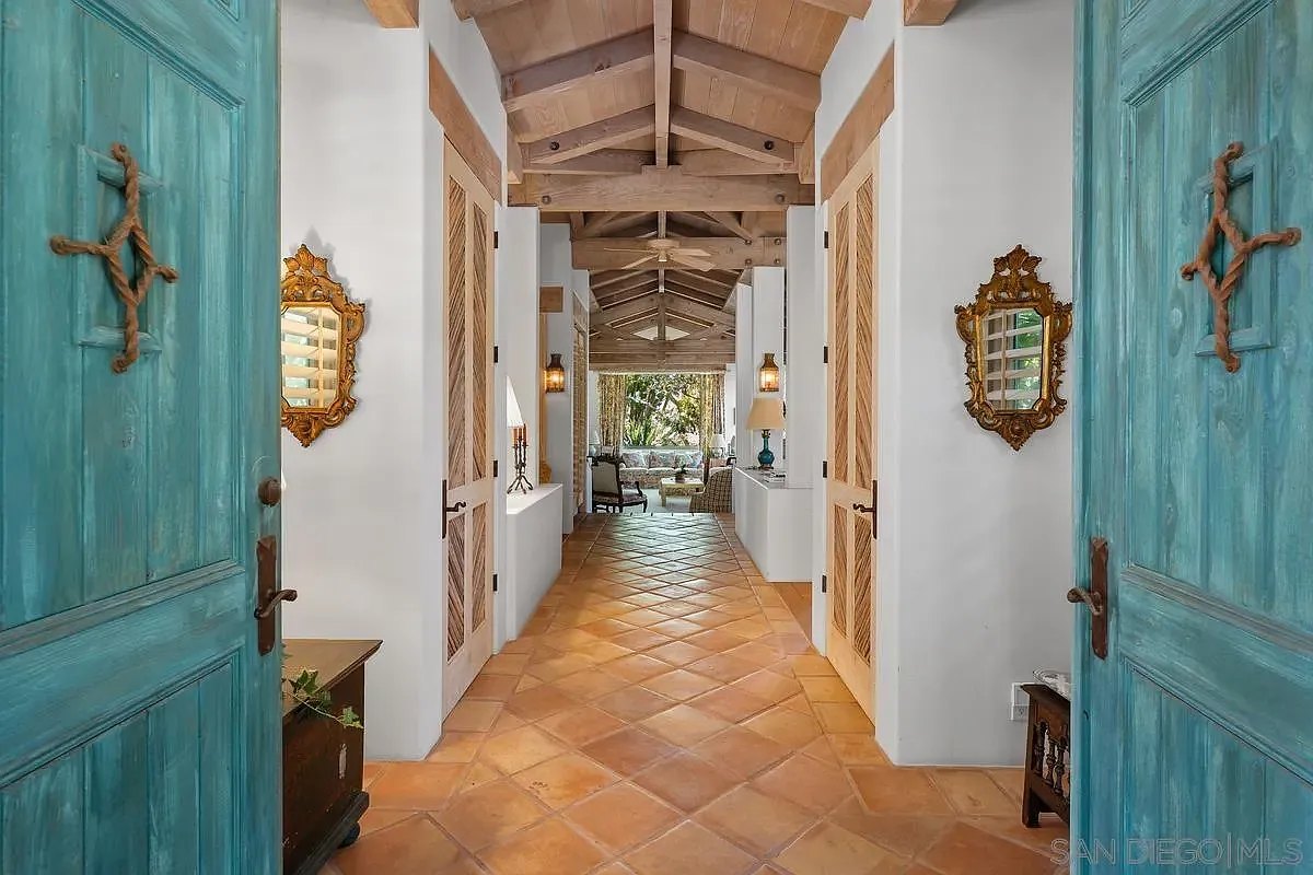 4 bed, 5.5 bath, 5131 sqft, $20,000 — Photo 1