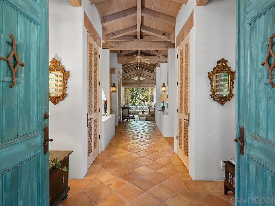 17240 Avenida De Acacias