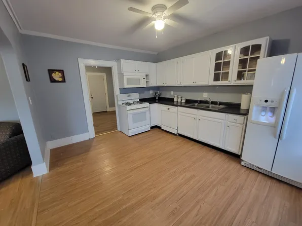 807 11th St Floor 2, Rockford, IL 61104