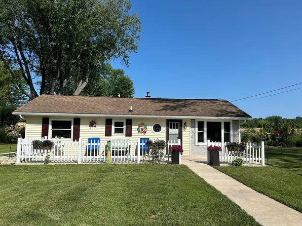 N8691 Sylvan Bay Rd, Fond Du Lac, WI 54937