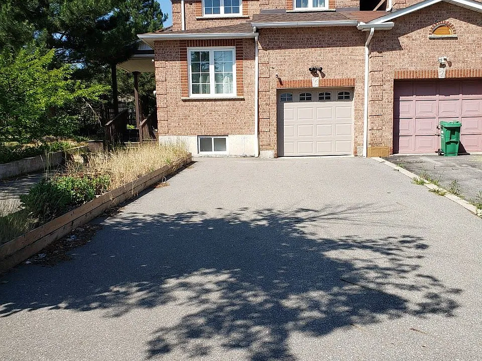 5292 Longhouse Cres