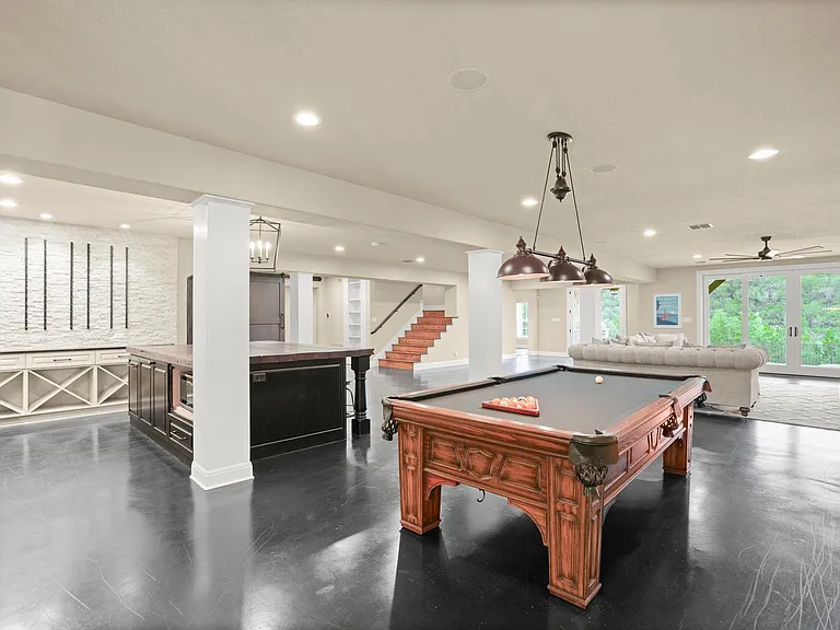 121 Burgess Ln — Photo 39