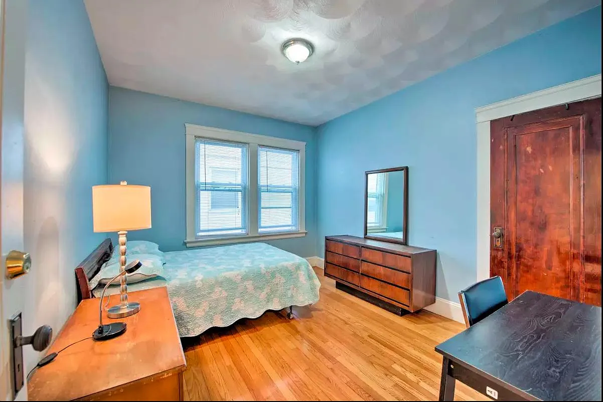 34 Pembroke Ave — Photo 2