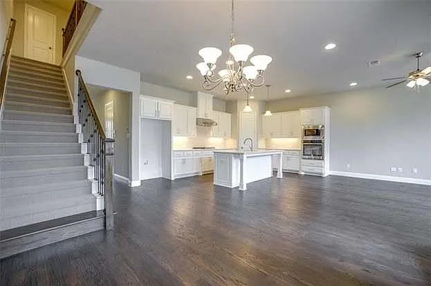 1005 Lady Lore Ln — Photo 3